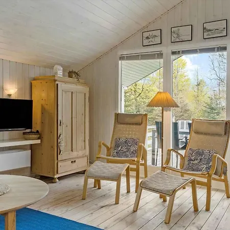 Vakantiehuis Lovely Summerhouse Near The